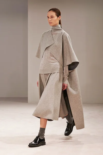 Look 16